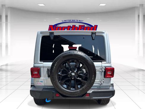 Used 2024 Jeep Wrangler Unlimited Sahara w/ Dual Top Group AWD/4WD image 4