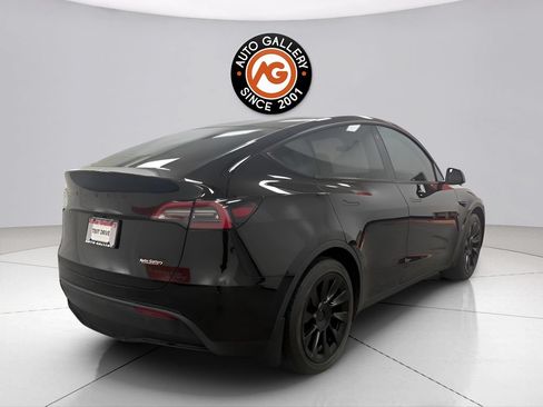 Used 2023 Tesla Model Y Long Range AWD/4WD image 3