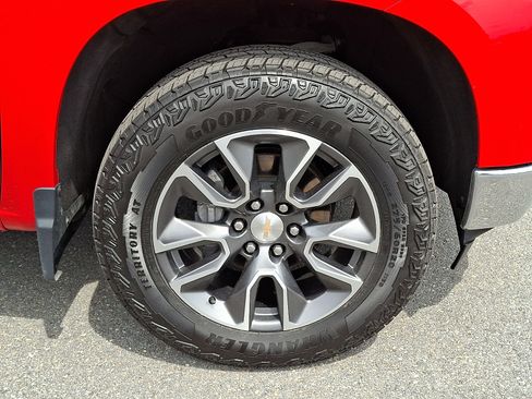Used 2024 Chevrolet Silverado 1500 LT AWD/4WD image 8