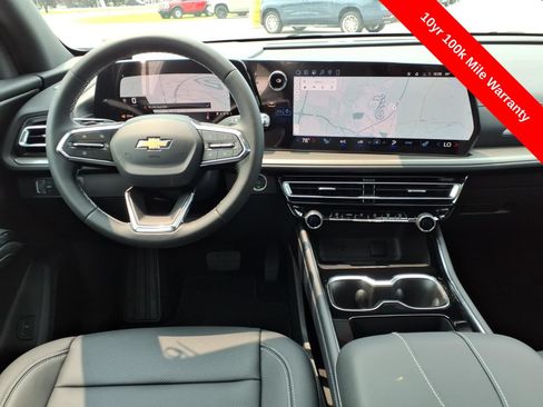 New 2026 Chevrolet Traverse LT w/ Sun and Wheel Package FWD image 12