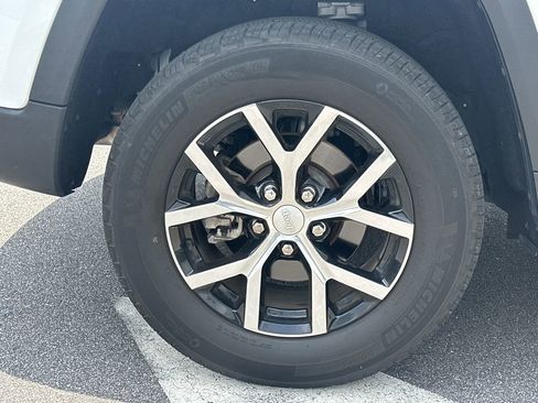 Used 2023 Jeep Grand Cherokee Limited RWD image 18