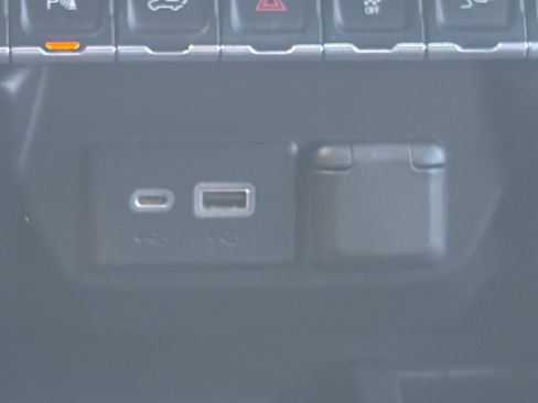 Used 2021 GMC Sierra 2500 AT4 w/ AT4 Premium Plus Package image 6