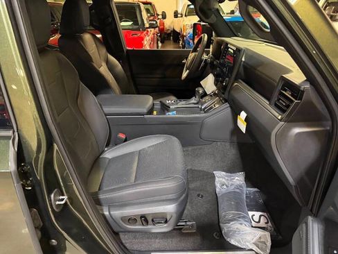 Used 2025 Lexus GX 550 w/ Accessory Package (2T) AWD/4WD image 25