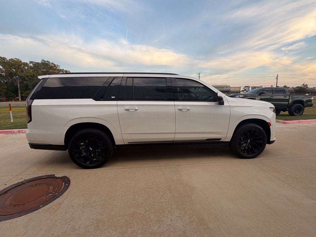Used 2024 Cadillac Escalade ESV Sport Platinum w/ LPO, ONYX Package AWD/4WD image 6