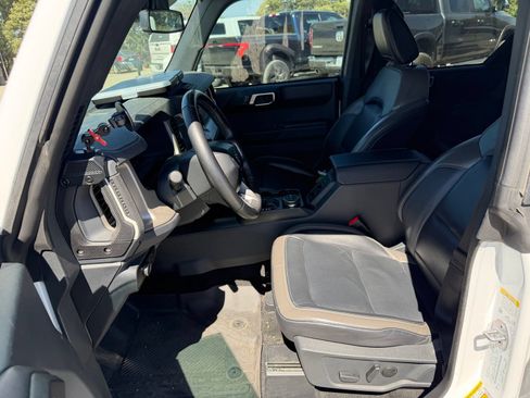 Used 2025 Ford Bronco Outer Banks AWD/4WD image 10