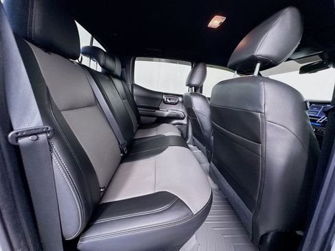 Used 2022 Toyota Tacoma TRD Sport w/ Technology Package image 31