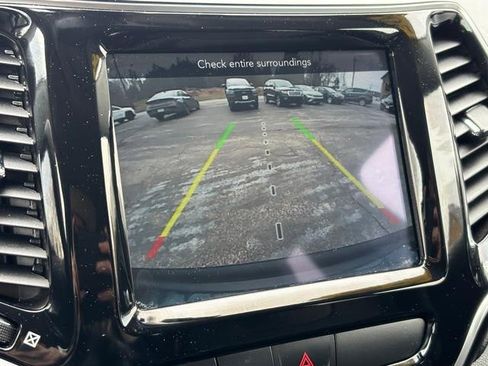 Used 2020 Jeep Cherokee Limited AWD/4WD image 25