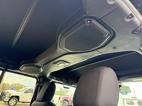 Used 2020 Jeep Wrangler Unlimited Sahara AWD/4WD image 18