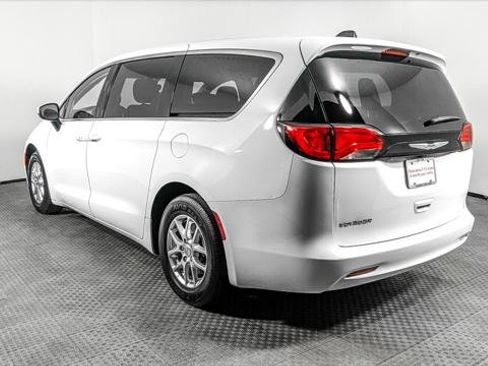 Used 2023 Chrysler Voyager LX FWD image 6
