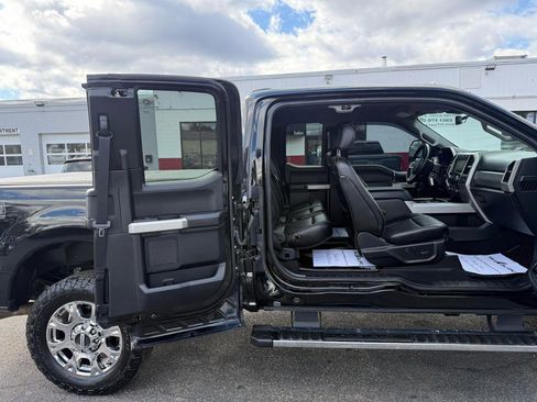 Used 2021 Ford F350 Lariat w/ Chrome Package image 24