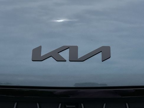New 2027 Kia Carnival SX Prestige FWD image 12