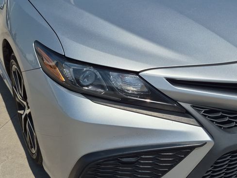 Used 2022 Toyota Camry SE FWD image 11