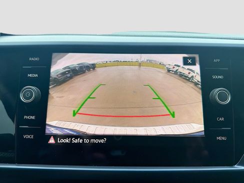 Used 2023 Volkswagen Taos SE w/ Panoramic Sunroof Package image 16