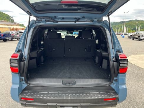 Used 2025 Toyota 4Runner SR5 AWD/4WD image 15