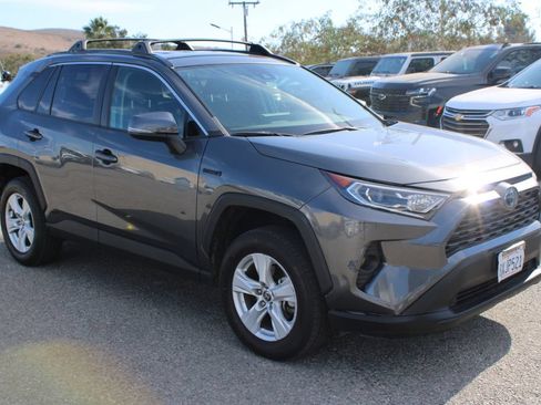 Used 2021 Toyota RAV4 XLE AWD/4WD image 3