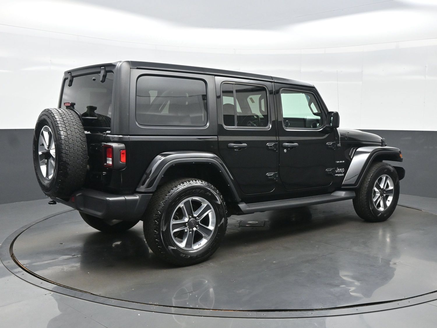 Used 2021 Jeep Wrangler Unlimited Sahara w/ Cold Weather Group AWD/4WD image 8