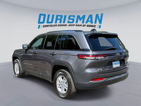 Used 2022 Jeep Grand Cherokee Laredo w/ Luxury Tech Group I AWD/4WD image 4
