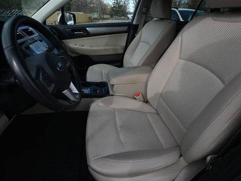 Used 2017 Subaru Outback 2.5i Premium image 7
