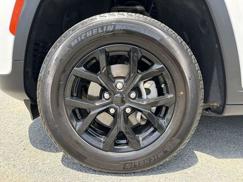 Used 2024 Jeep Grand Cherokee Altitude image 32