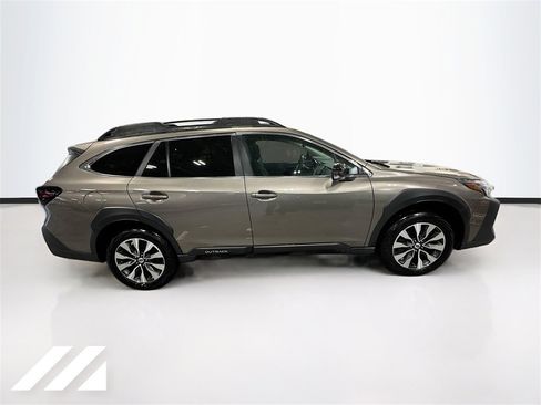 Used 2023 Subaru Outback Limited image 4