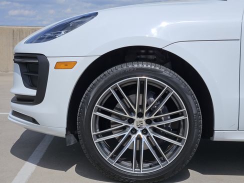 Used 2026 Porsche Macan image 13