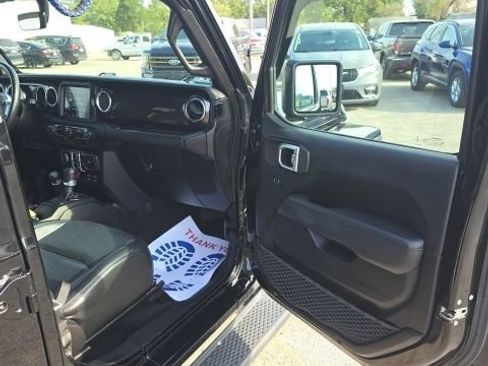 Used 2019 Jeep Wrangler Unlimited Sahara w/ Dual Top Group AWD/4WD image 27