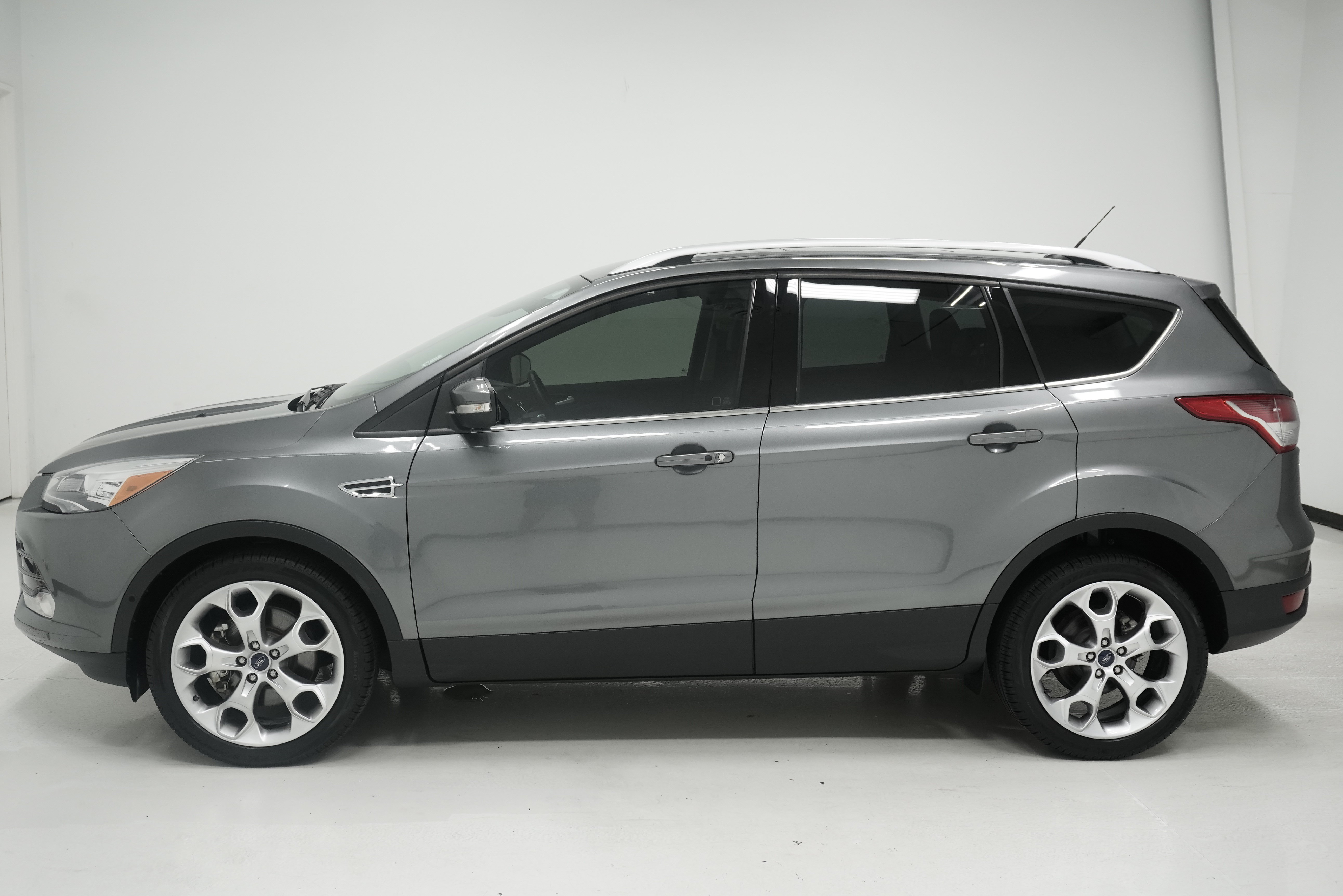 Used 2014 Ford Escape Titanium w/ Equipment Group 401A FWD image 7