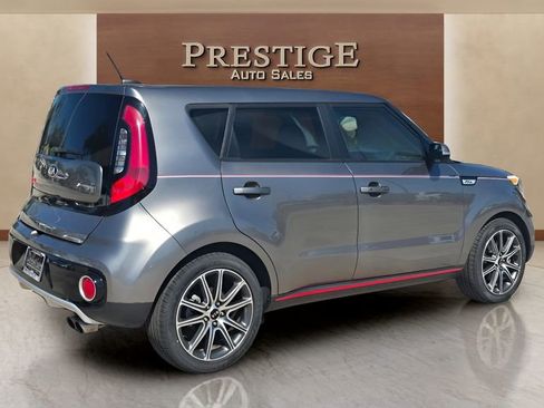 Used 2018 Kia Soul ! FWD image 12