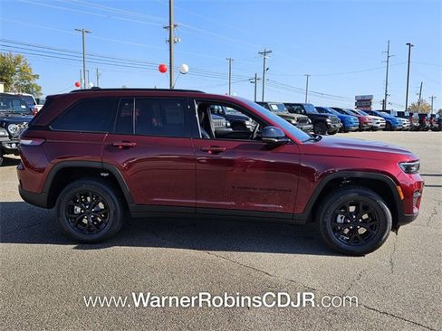 New 2025 Jeep Grand Cherokee Altitude image 14