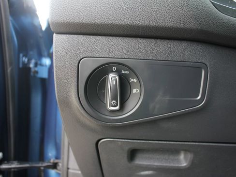 Used 2019 Volkswagen Tiguan SE image 22