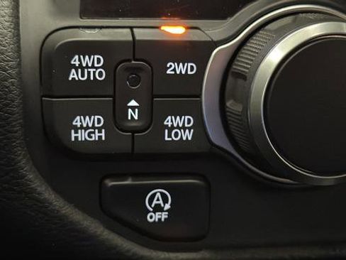 Used 2025 RAM 1500 Big Horn AWD/4WD image 32