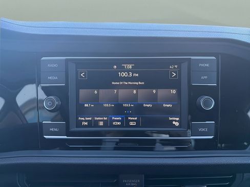 Used 2023 Volkswagen Jetta SE image 19