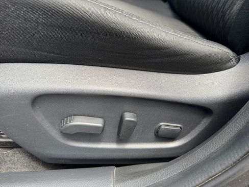 Used 2018 Nissan Rogue SV AWD/4WD image 13