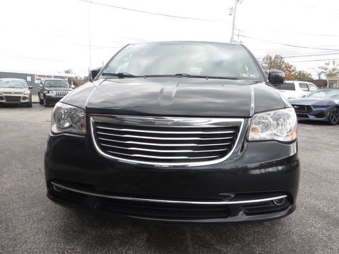 Used 2015 Chrysler Town & Country Touring w/ Driver Convenience Group image 6