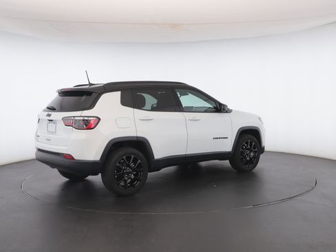 Used 2024 Jeep Compass Latitude w/ Sun and Sound Group image 29