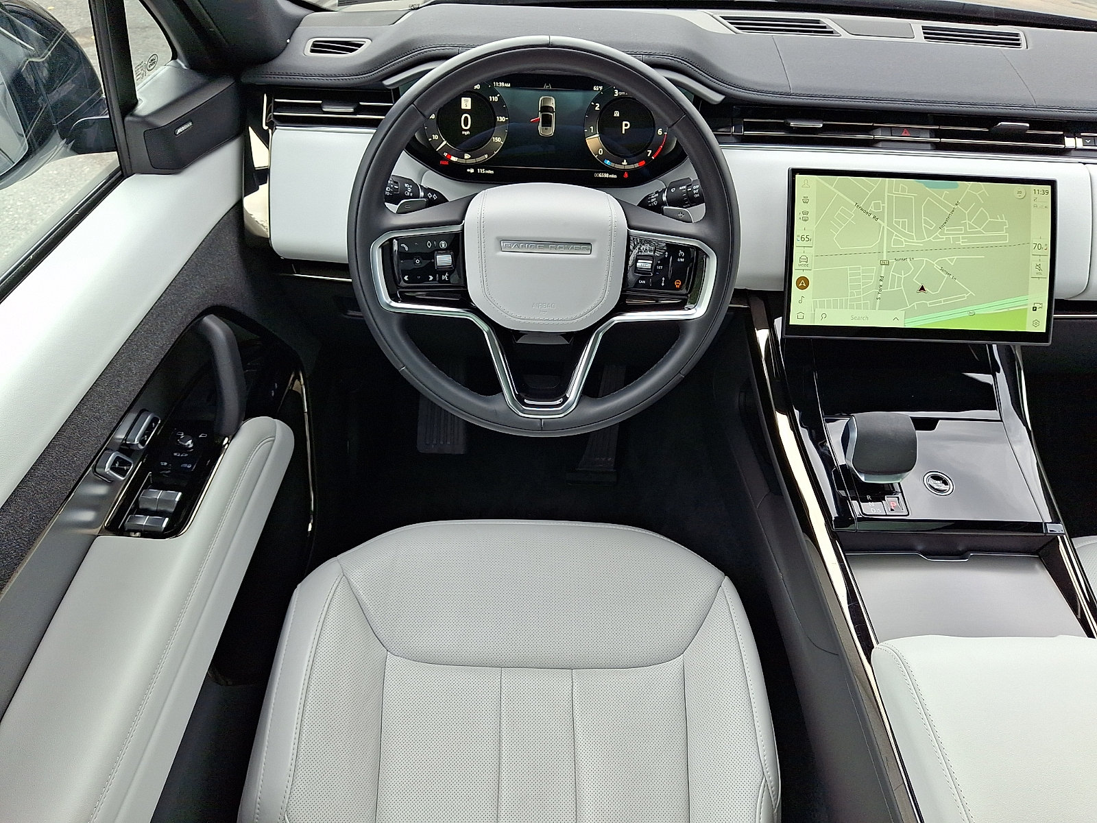Used 2026 Land Rover Range Rover Sport SE AWD/4WD image 4