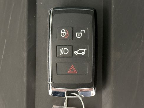 Used 2025 Land Rover Discovery Sport S image 25