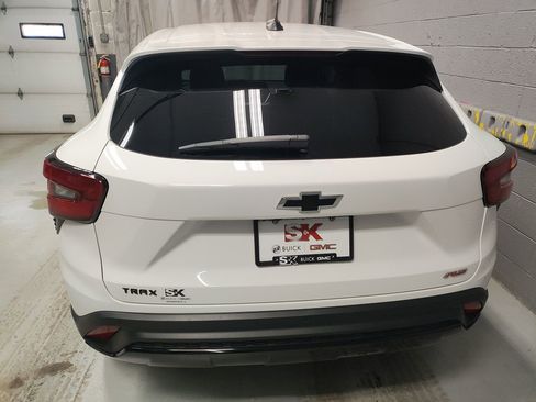 Certified 2024 Chevrolet Trax RS w/ Driver Confidence Package image 22