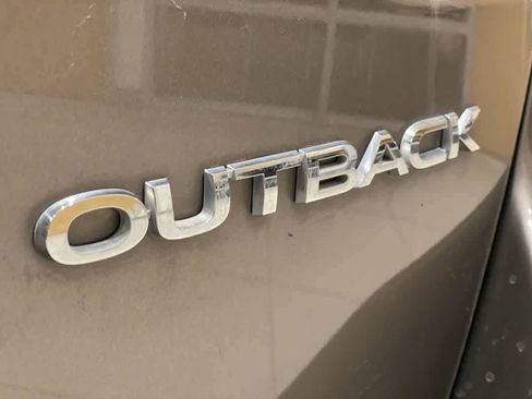Used 2022 Subaru Outback Premium image 11