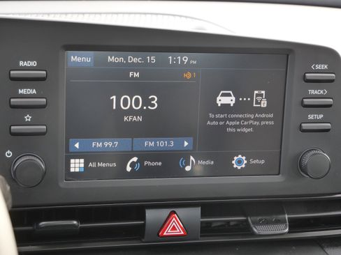 Certified 2025 Hyundai Elantra Sport image 23