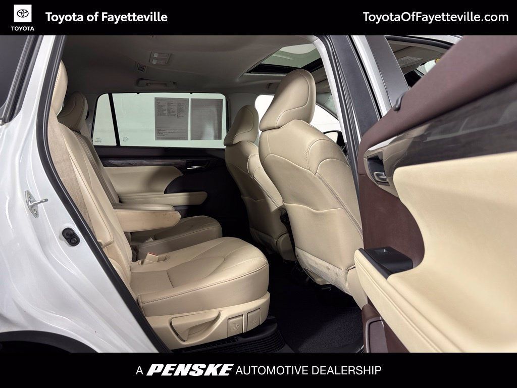 Used 2021 Toyota Highlander Limited FWD image 16
