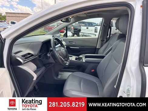 Used 2024 Toyota Sienna XLE image 14