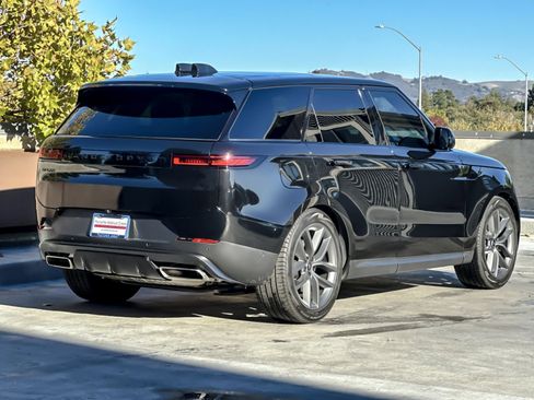 Used 2024 Land Rover Range Rover Sport SE image 8