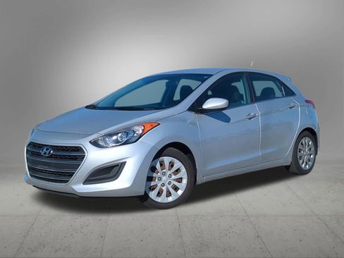 Used 2017 Hyundai Elantra GT image 1