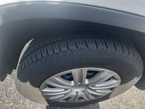 Used 2017 Volkswagen Tiguan Limited image 6