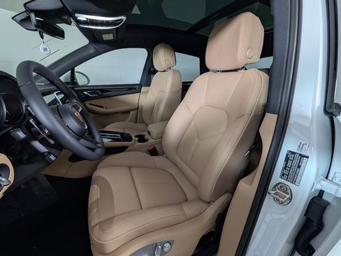 New 2026 Porsche Macan image 5