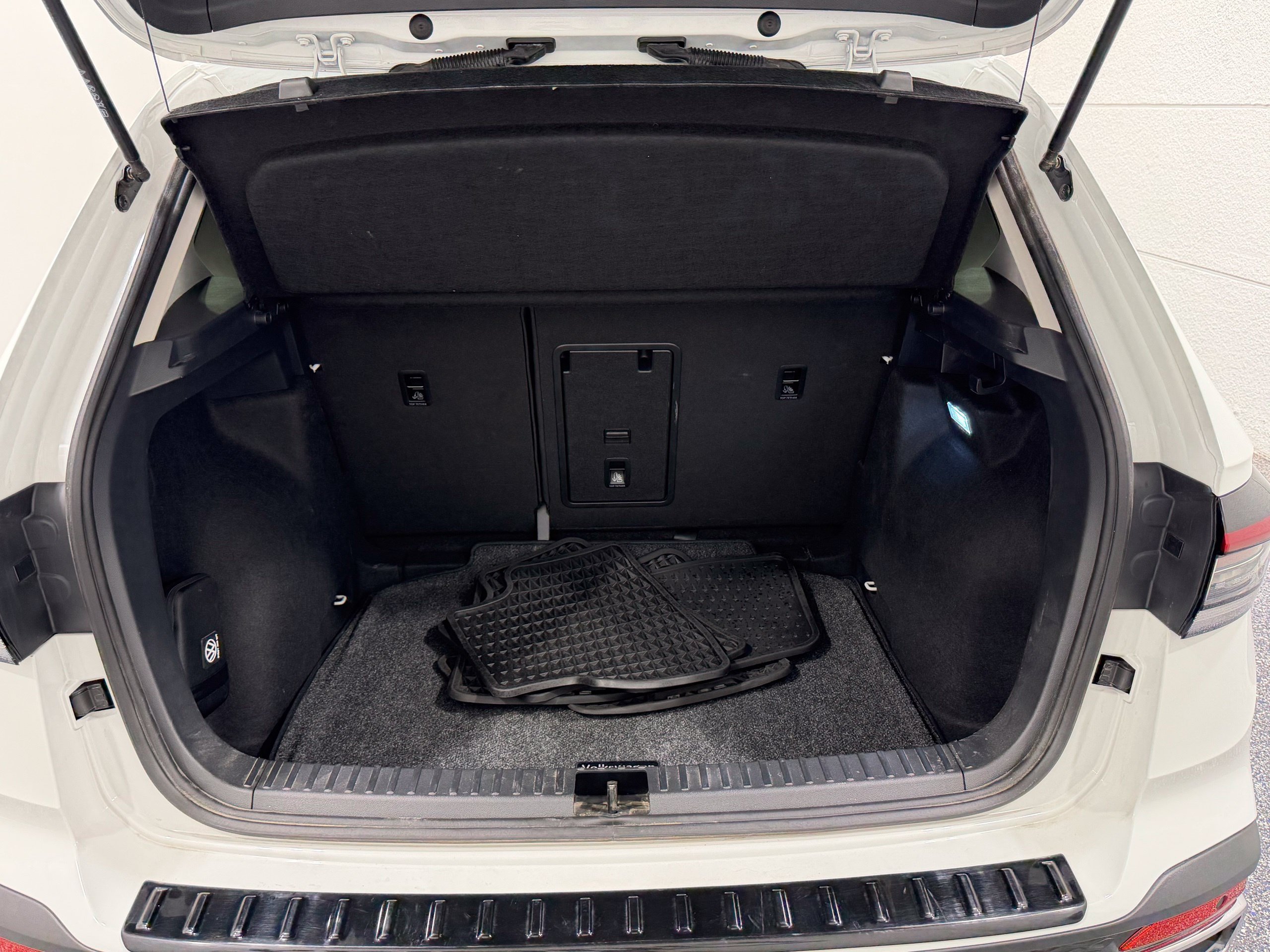 Certified 2025 Volkswagen Taos SE FWD image 24