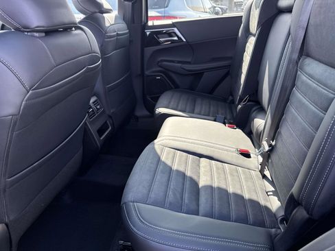 New 2025 Mitsubishi Outlander SE image 14