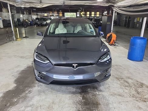 Used 2018 Tesla Model X 100D image 2