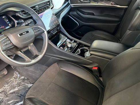 Used 2023 Jeep Grand Cherokee Trailhawk image 9